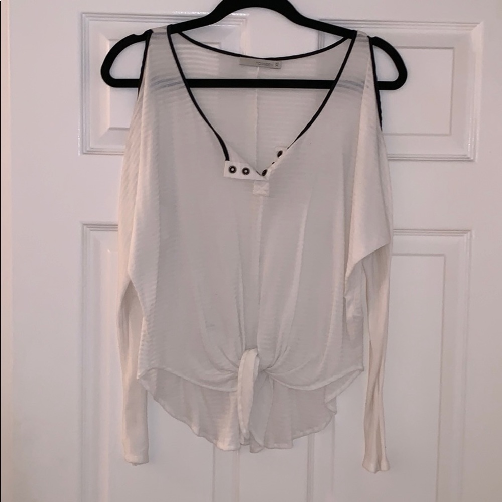 TOWNSEN COLD SHOULDER FRONT TIE DOLMAN IN WHITE XS